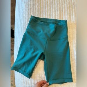 lululemon biker shorts wunder train size 4